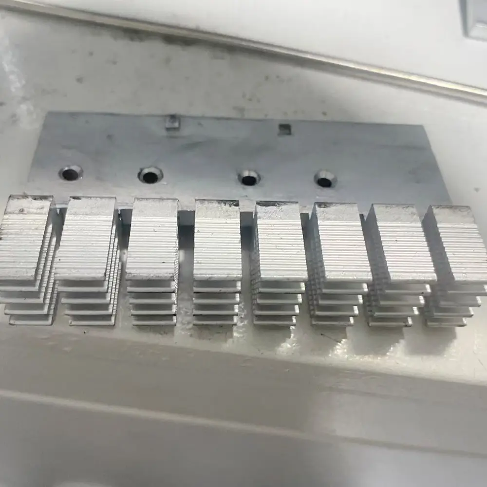 Component circuit breaker Component circuit breaker